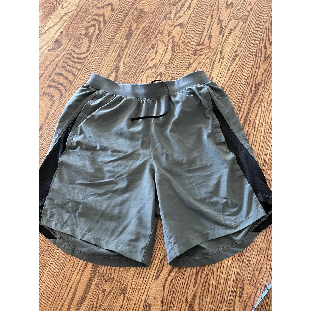 Under Armour Running Shorts Mens Medium Gray Excellent HeatGear Fitted 7"